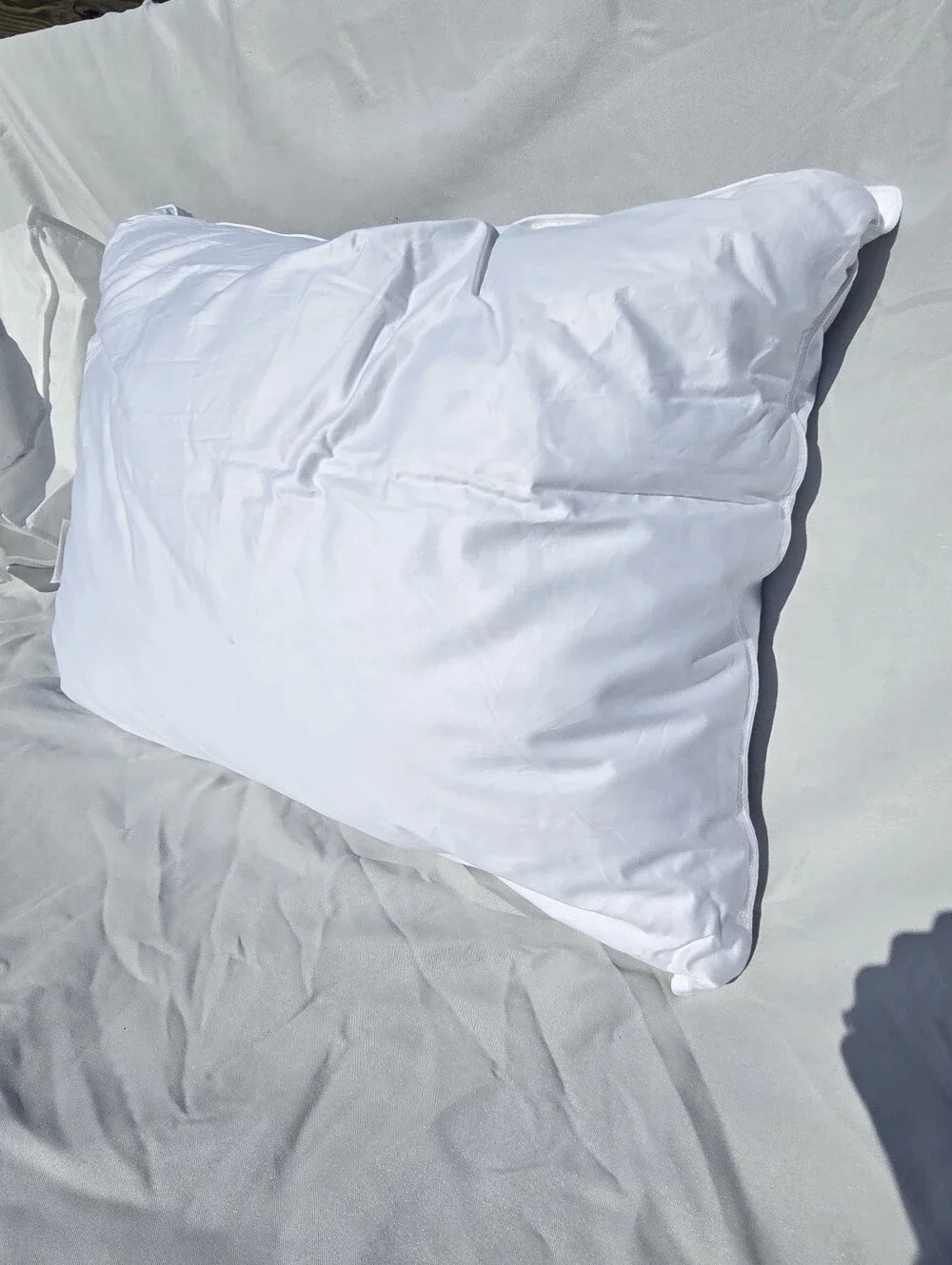 NWT Quince White Duck Down Premium Pillow Standard Medium